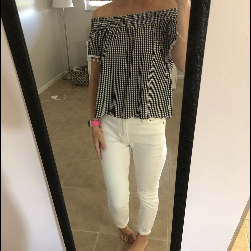 Off the shoulder top⚫️